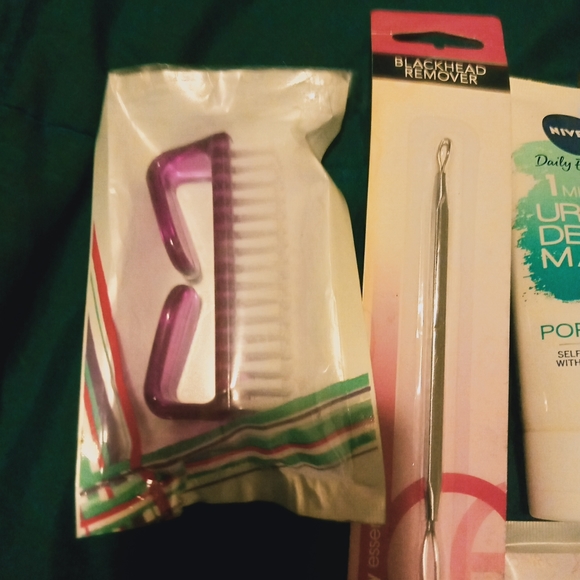 Bulk beauty-skin/suncare/ mask/👌 creams/🧼etc. All🆕MUST GO asap !;) - Picture 5 of 11